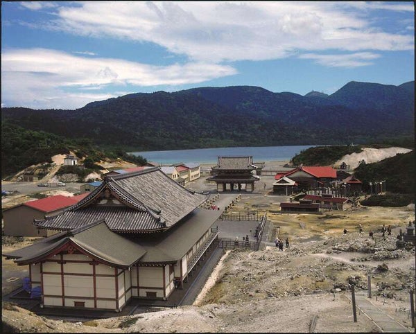 【秋田市内~井川さくら発】 日本三大霊場恐山と青森絶景スポット巡り「青池」「高山稲荷」「JR五能線」 2日間1